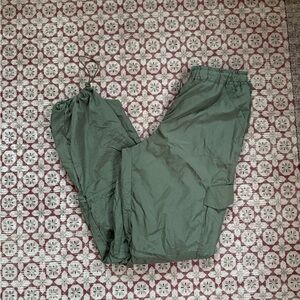 women’s green cargo hiking pants